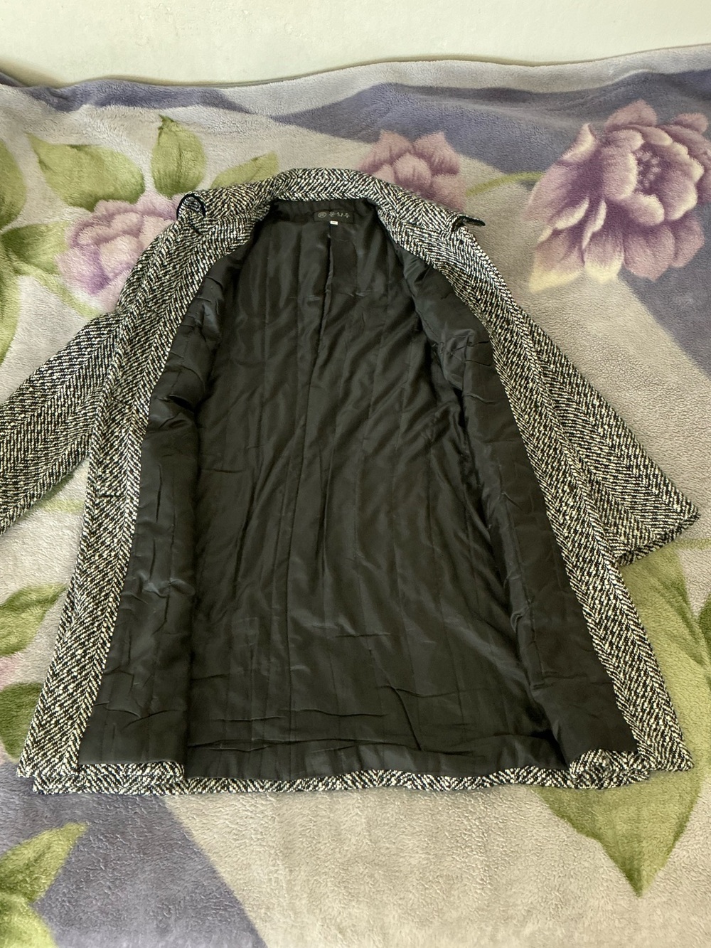 Women’s Coat from Overseas - Picture 3 of 12